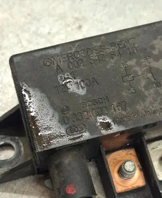 Mercedes-Benz E W211 Charging relay A0025426419 0332002167 12V100A