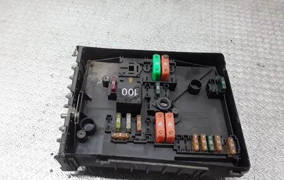 Volkswagen Caddy Fuse module 1K0937125