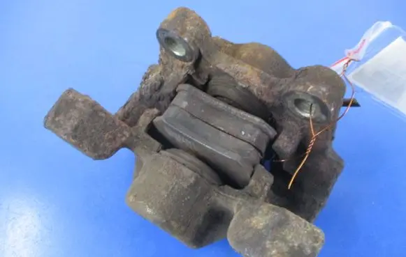Opel Vectra B Rear brake caliper