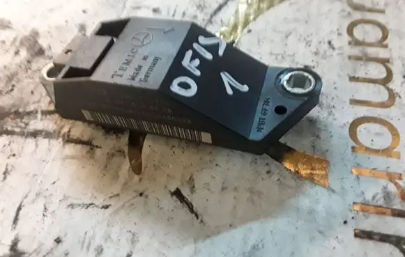 Mercedes-Benz E W212 Airbag deployment crash/impact sensor 0018209326
