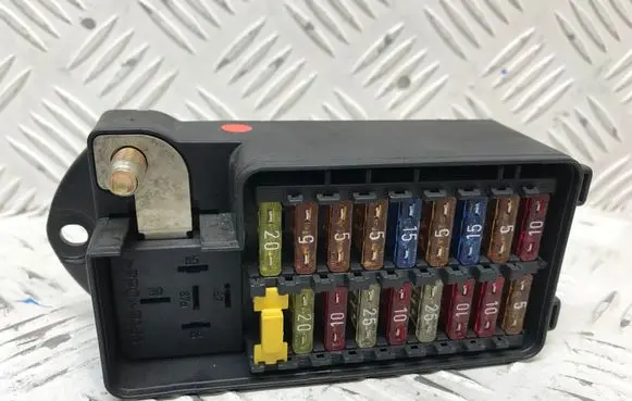 Jaguar XJ X308 Fuse module LNC2800BC