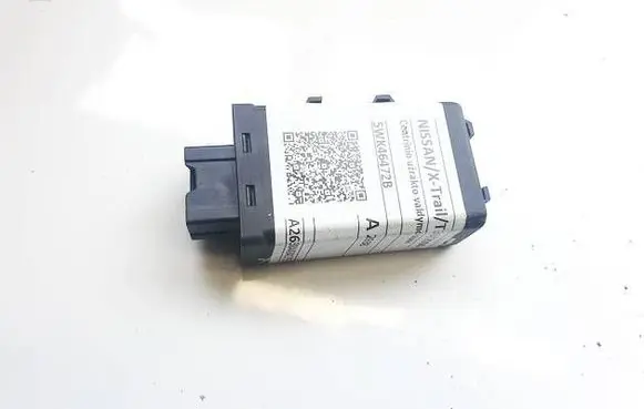 Nissan X-Trail T30 Door control unit/module 5WK46472B