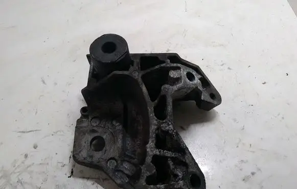 Volvo S60 Engine mounting bracket 6G926P096F