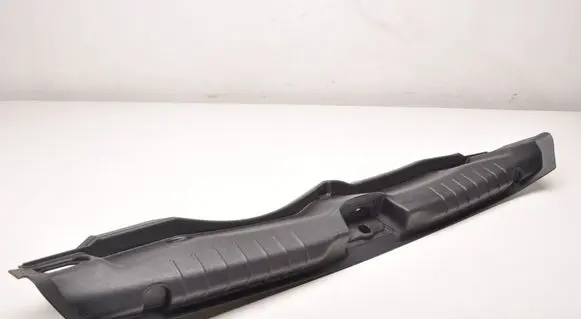 Maserati Ghibli Tailgate/boot cover trim set 670040731