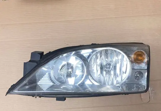 Ford Mondeo Mk III Headlight/headlamp 0301174601