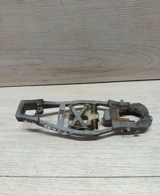 Volkswagen Touran II Front door exterior handle/bracket 1T0837886B 1T0839886A