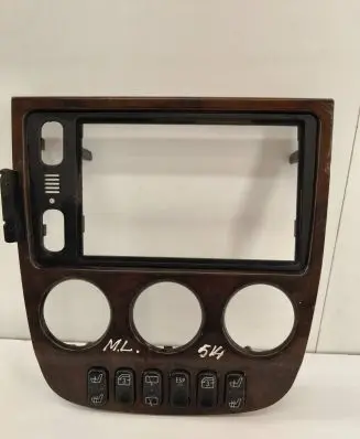 Mercedes-Benz ML W163 Radio/GPS head unit trim 18111310