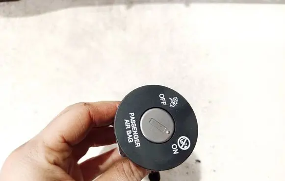 KIA Optima Passenger airbag on/off switch 