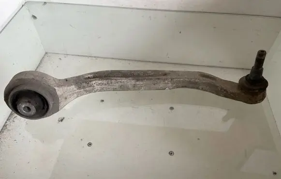 Front lower control arm/wishbone