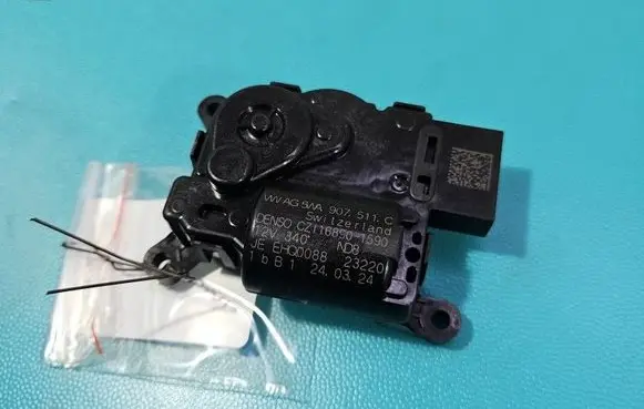Skoda Superb B8 (3V) A/C air flow flap actuator/motor 5WA907511C IMPRK1552040