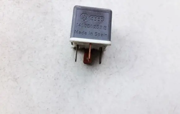 Volkswagen Golf III Other relay 14951253b 4ra003510-29