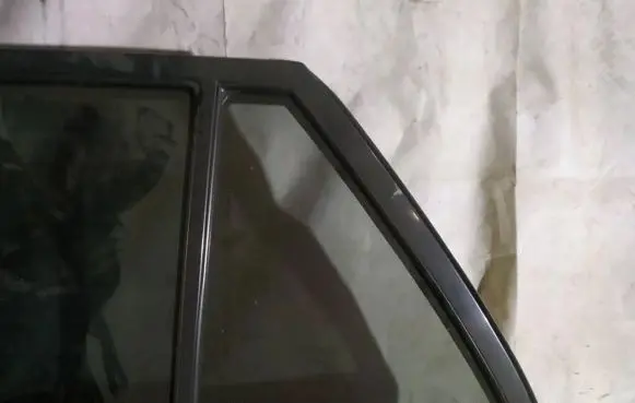 Toyota Avensis T250 Rear vent window glass 