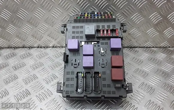 Renault Laguna I Fuse module 7700433669
