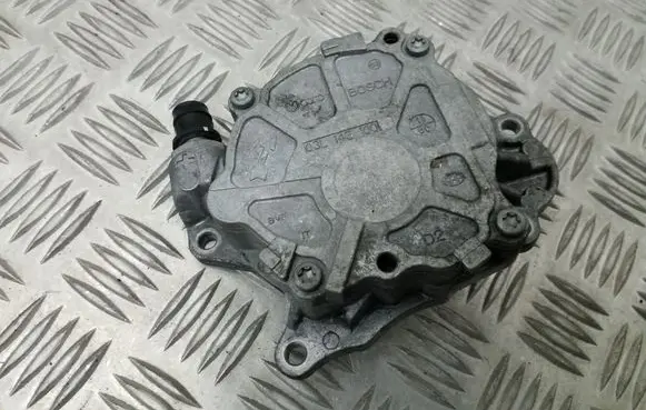 Volkswagen Golf VI Vacuum pump 03L145100G