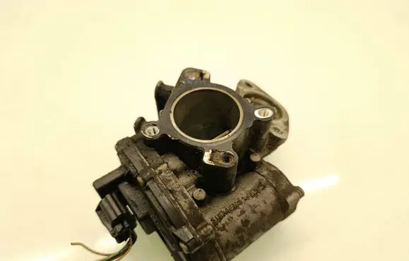 Opel Vivaro EGR valve 147105543R