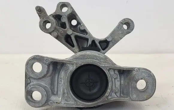 Nissan Qashqai Engine mount bracket