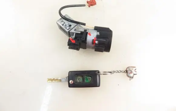 Peugeot 307 Ignition lock 9648445180