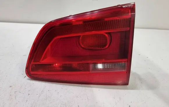 Volkswagen Touran II Tailgate rear/tail lights