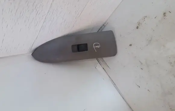 Mazda 626 Electric window control switch