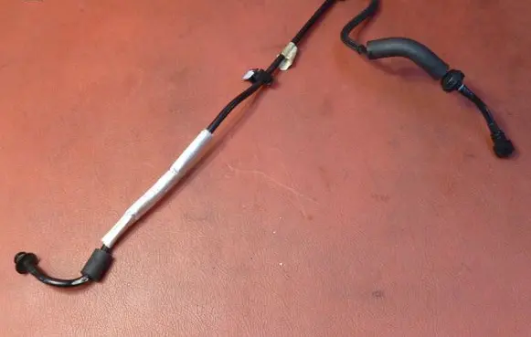Ford Kuga II Fuel line pipe