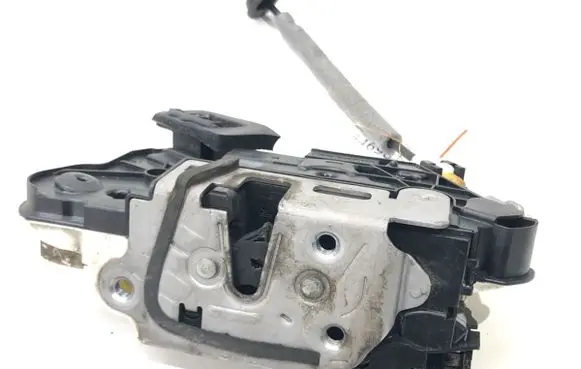 Skoda Rapid (NH) Front door lock 5E1837015B