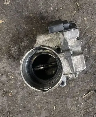 Volkswagen Golf V Electric throttle body valve 