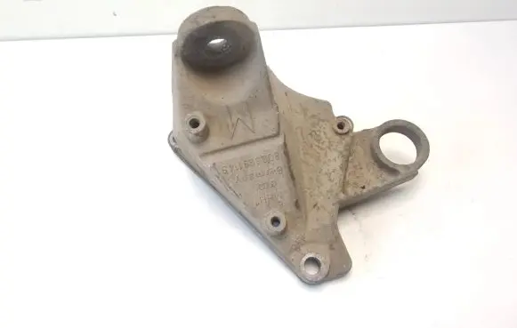 Volkswagen PASSAT B5 Engine mounting bracket 8D0399114S