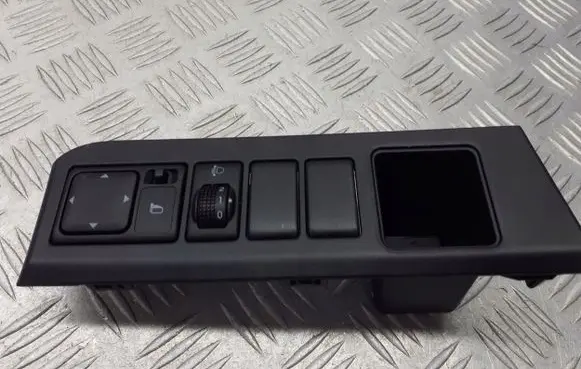 Nissan Note (E11) Other switches/knobs/shifts 684859U100