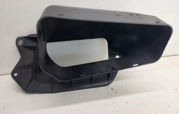 Porsche Macan (95B) Air intake duct part 8K2819904