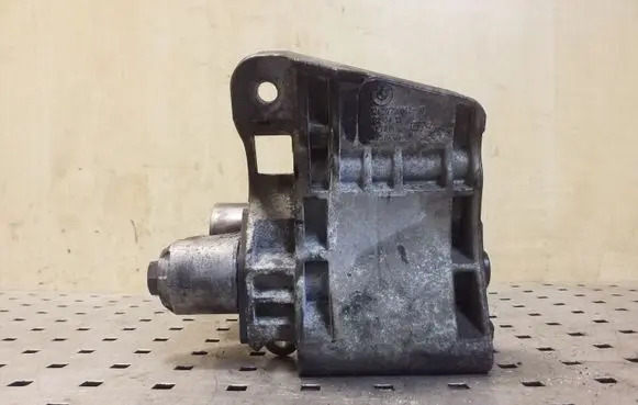 BMW X5 E70 Power steering pump mounting bracket 32427799862 59280110