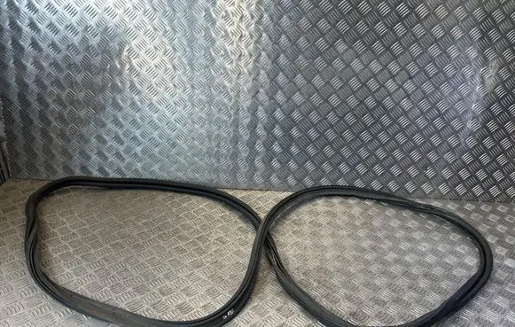 Chrysler Pacifica Trunk rubber seal (body) 