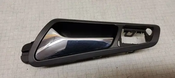 Volkswagen PASSAT B6 Front door interior handle 3C1837113D