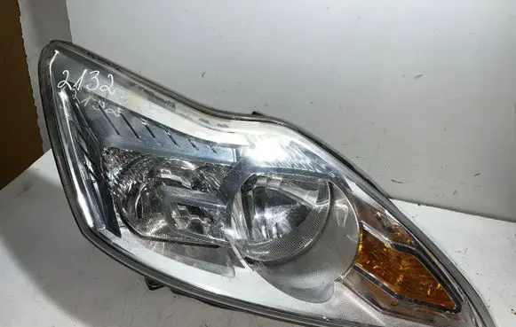 Ford Focus Headlight/headlamp 0077R00