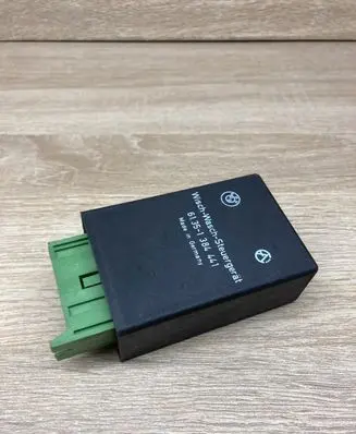 BMW 5 E34 Window wiper relay 1384441