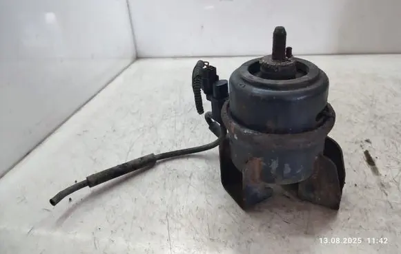 Engine mount bracket