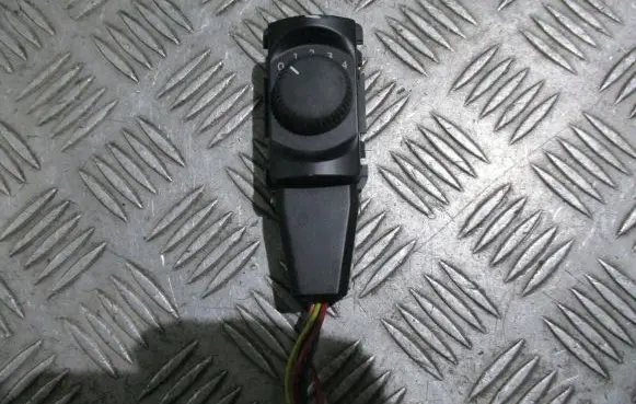 Peugeot 5008 Interior fan control switch 9682812477