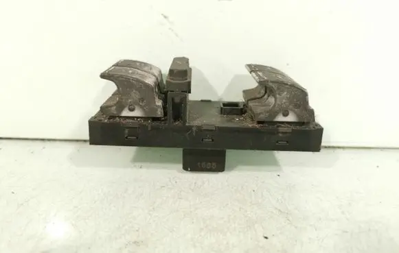 Volkswagen PASSAT B6 Electric window control switch