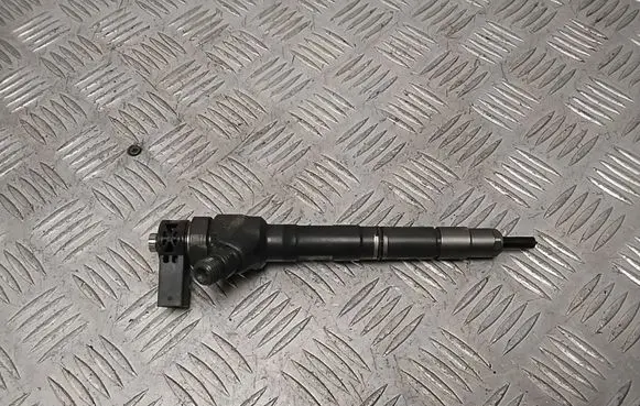 Volkswagen Golf VII Fuel injector 04L130277AJ