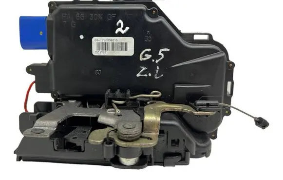 Volkswagen Golf V Rear door lock 7L0839015