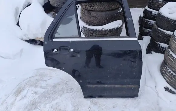 Cadillac SRX Rear door 