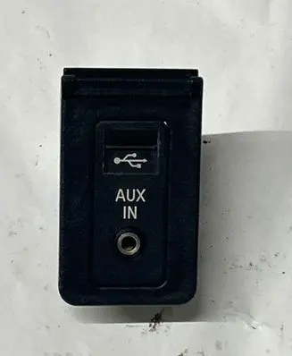BMW 5 E60 E61 AUX in-socket connector 9138402