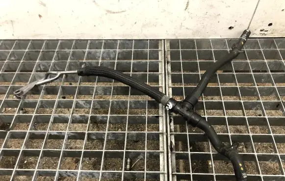 Chevrolet Camaro Engine coolant pipe/hose 23104599