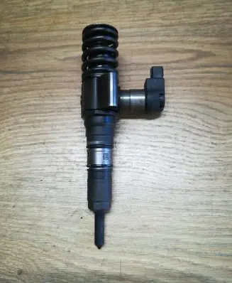 Volkswagen PASSAT B6 Fuel injector 03G130073T 03G130 073T