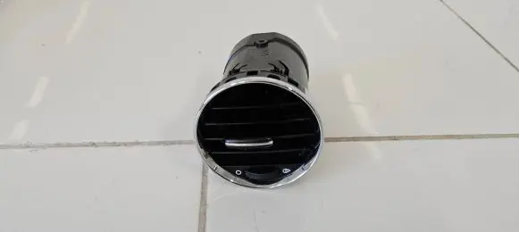 Peugeot 308 Dash center air vent grill 305038 Y05190