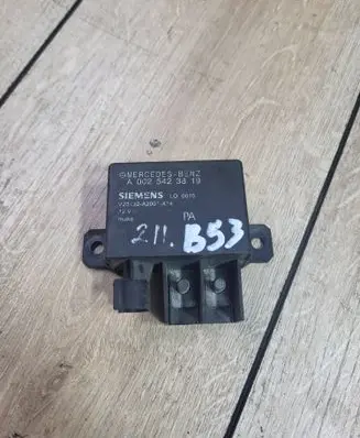 Mercedes-Benz ML W163 Charging relay A0025423819