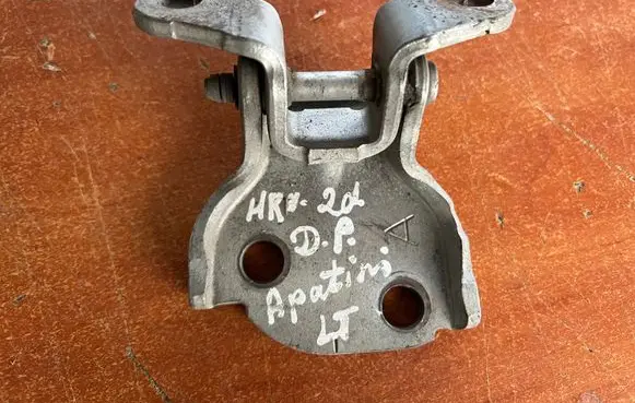 Honda HR-V Front door lower hinge 