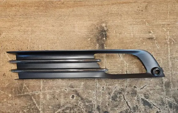 Volvo V70 Front bumper lower grill 31323995