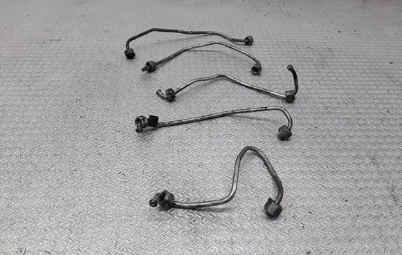 Audi A6 S6 C4 4A Fuel injector supply line/pipe 