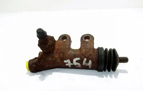 Toyota Hilux (AN10, AN20, AN30) Clutch master cylinder