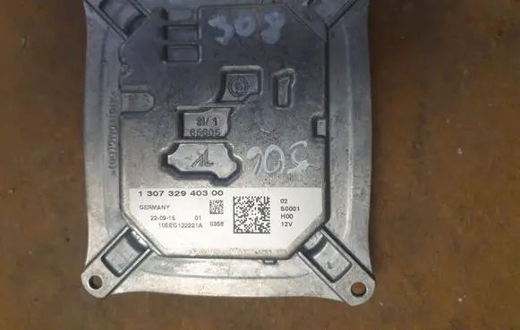 Peugeot 308 Xenon control unit/module 130732940300